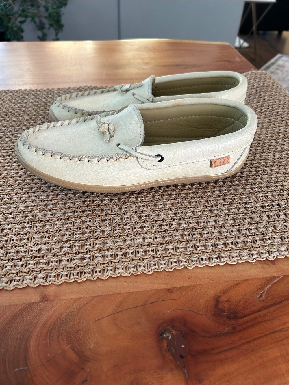 Laurentian Chief Caribou Leather Moccasin Slippers sz 9 fit small